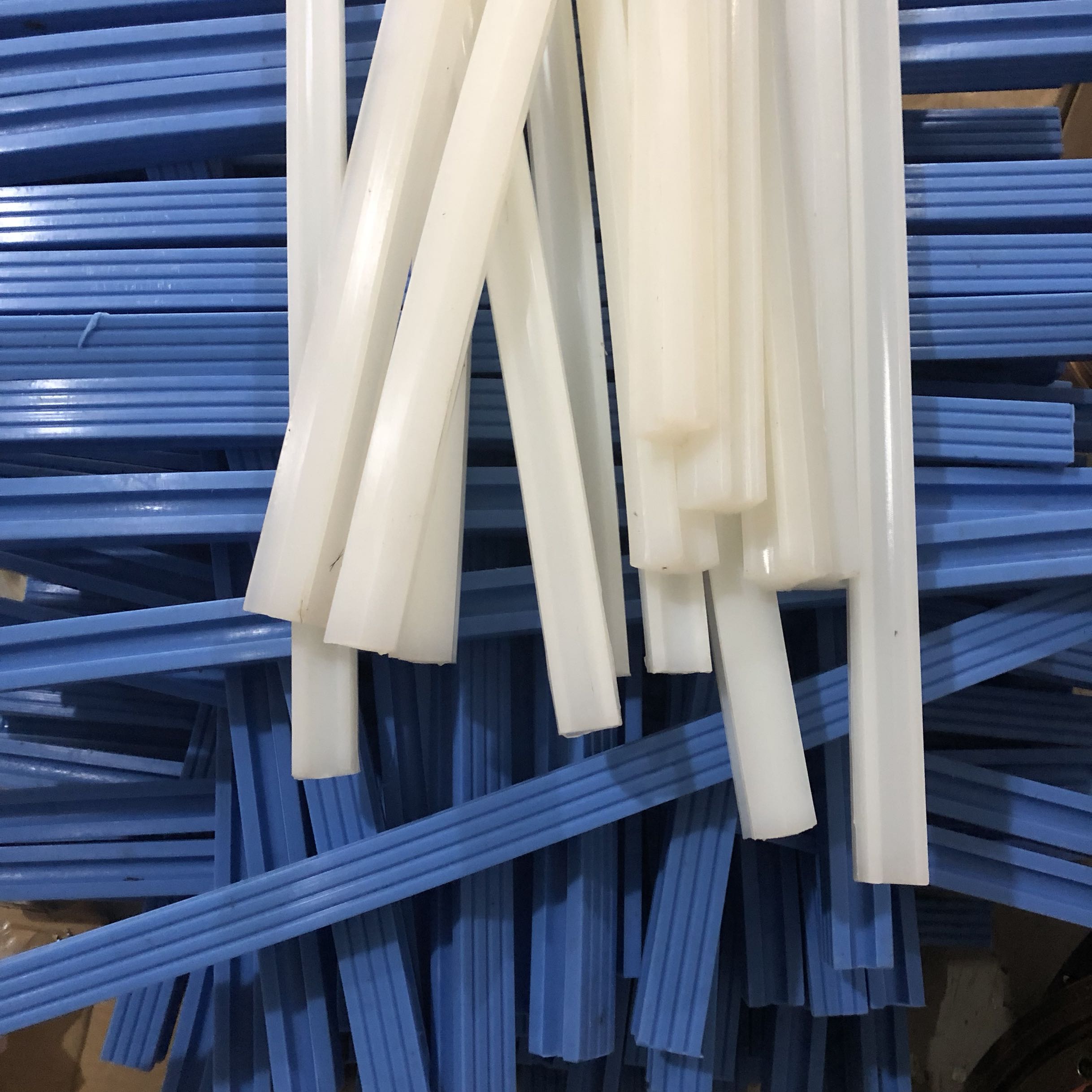 耐高温硅胶条 染缸出布胶条 染色机提布条门框密封条厂家加工定制