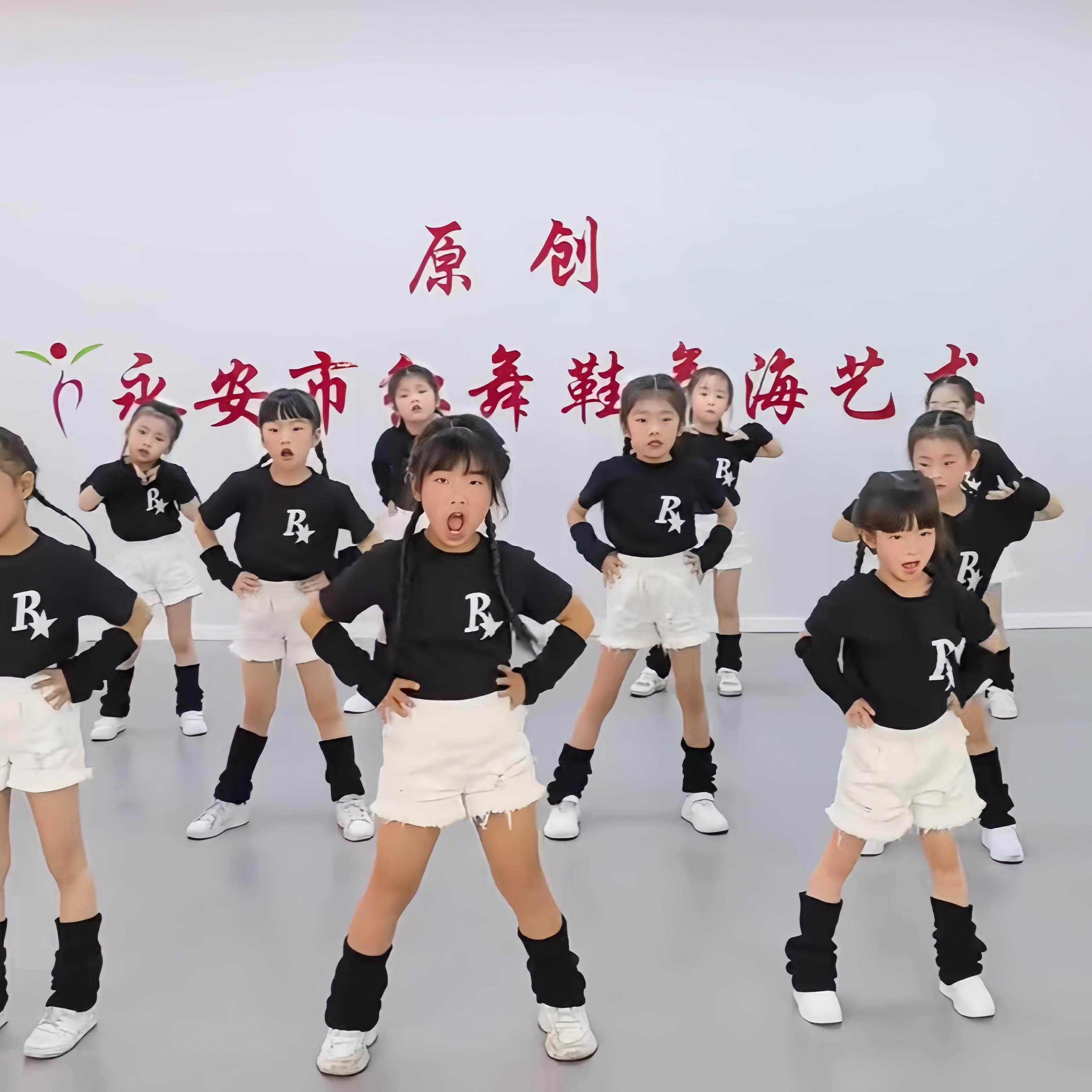 儿童演出服幼儿六一现代爵士舞舞蹈服奇迹再现服拉拉队表演服