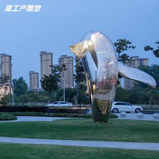 不锈钢鲲雕塑抽象镜面立式 发光动物金属雕塑商场中心景观鲸鱼雕塑