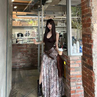 海边度假2025夏季新款高腰显瘦辣妹褶皱拼接豹纹挂颈长版洋装女