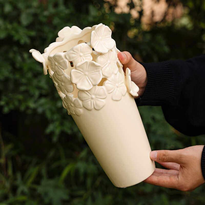 法式轻奢白色奶油立体浮雕花朵大号陶瓷花瓶插花干花客厅桌面摆件
