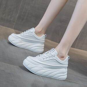 真皮厚底小个子内增高女鞋2025爆款新款隐形不累脚超轻运动小白鞋