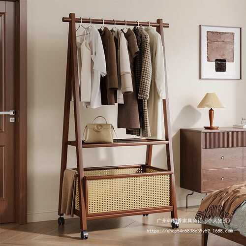 卧室衣帽架落地带筐家用挂衣架实木多功能简易衣服收纳塑藤置物架