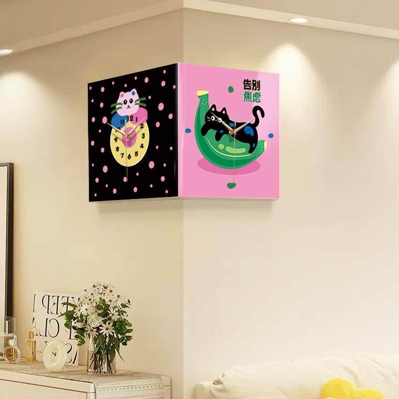 现代告别蕉绿客厅转角双面挂钟多巴胺静音拐角时钟免打孔创意钟表