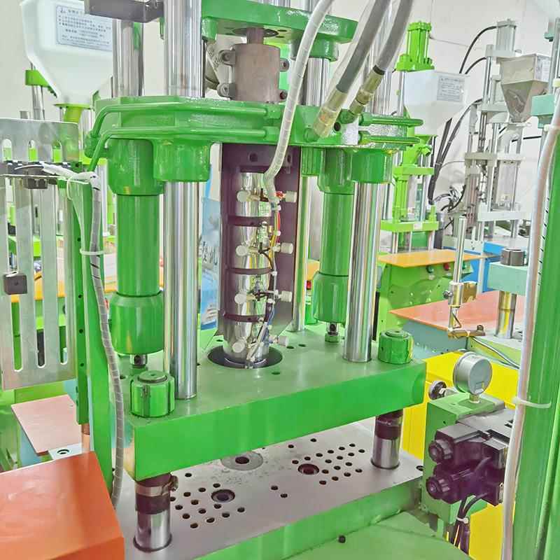 厂家出售立式注塑机数据线注射成型机塑胶插头30吨啤机