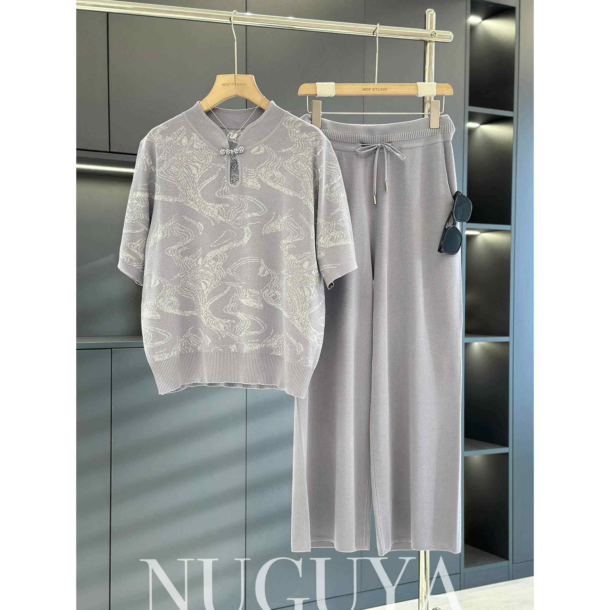 中国风妈妈装冰丝套装女气质秋装新款洋气时尚中老年人针织两件套