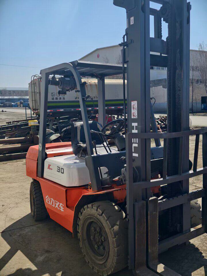 4月10日乌鲁木齐委托-资产处置叉车一台,3吨,4米,正常使用网络拍卖公告