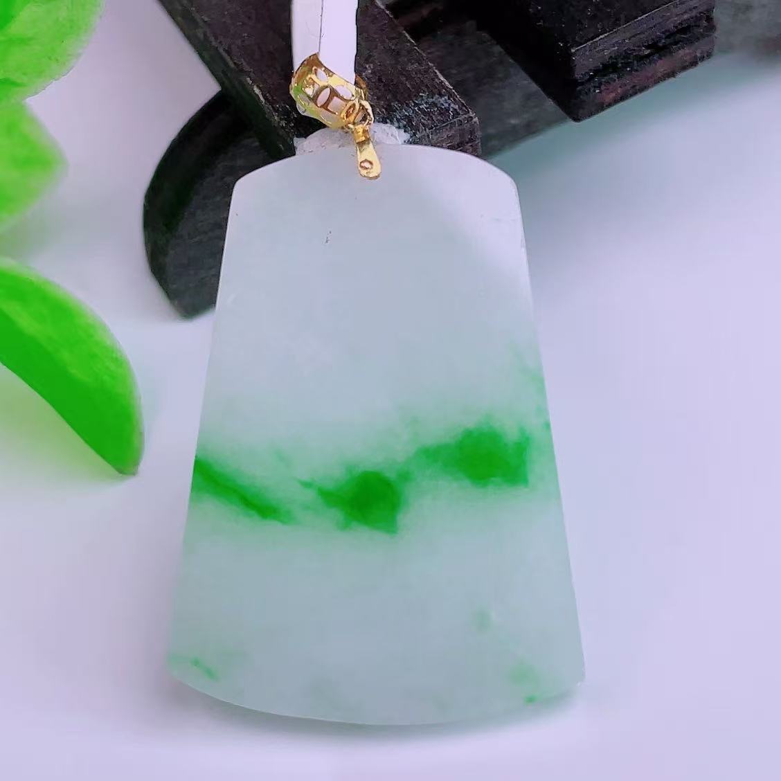缅甸天然真品翡翠18k扣头冰飘绿花高端精品珠宝闪拍无事牌玉吊坠