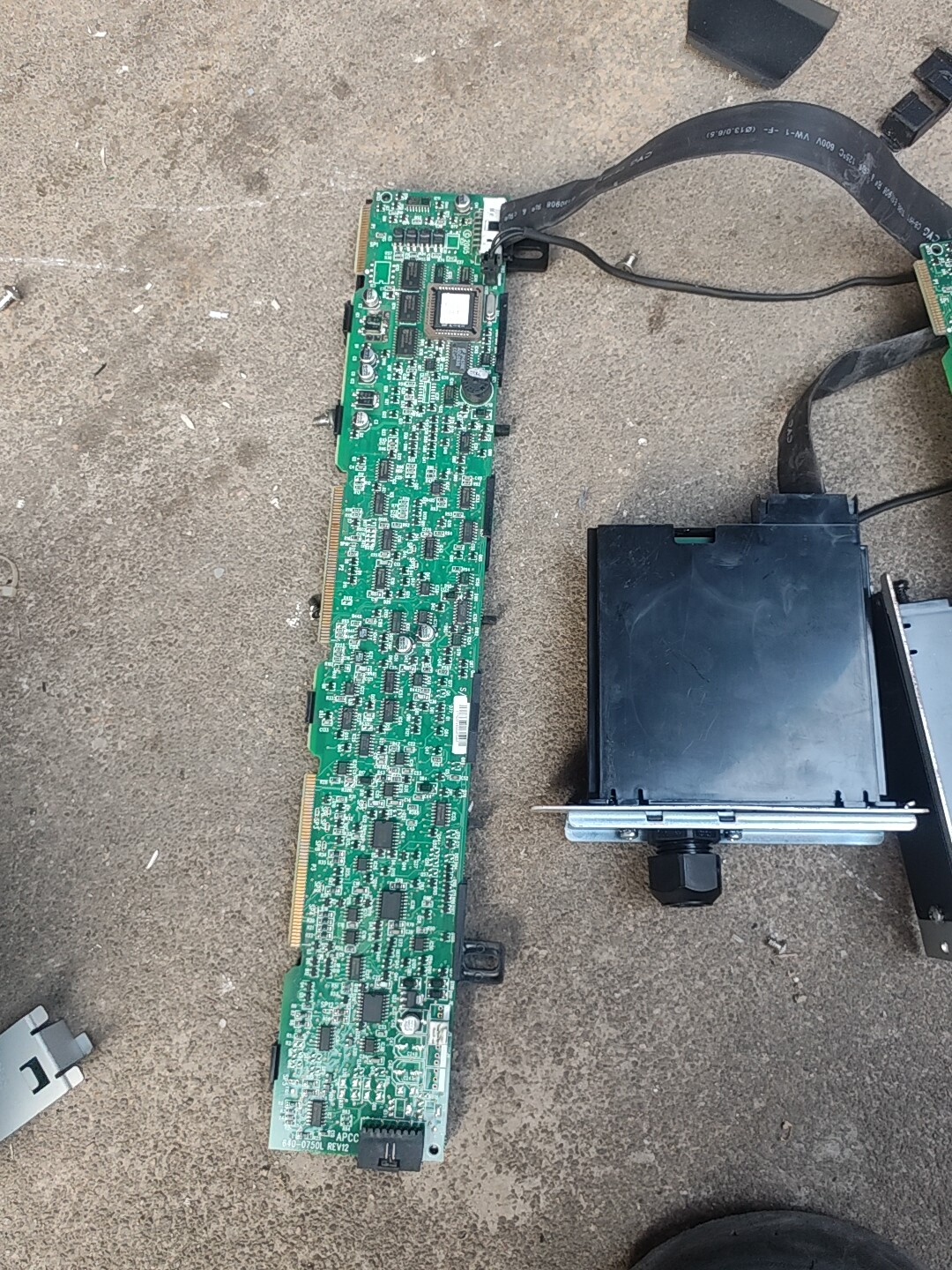 APC拆机下来的，标价为一套价格，需要的联系