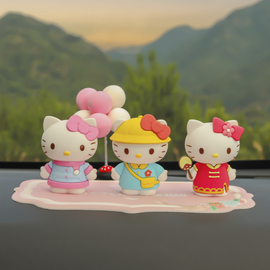 hellokitty凯蒂猫盲盒汽车内饰品，摆件车载卡通，公仔车内装饰创意