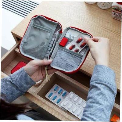Small portable medicine storage bag medical first aid kit