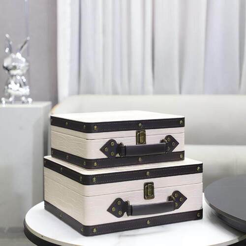 现代简约皮质手提箱样板房展厅衣帽间软装饰品首饰收纳盒储物摆件