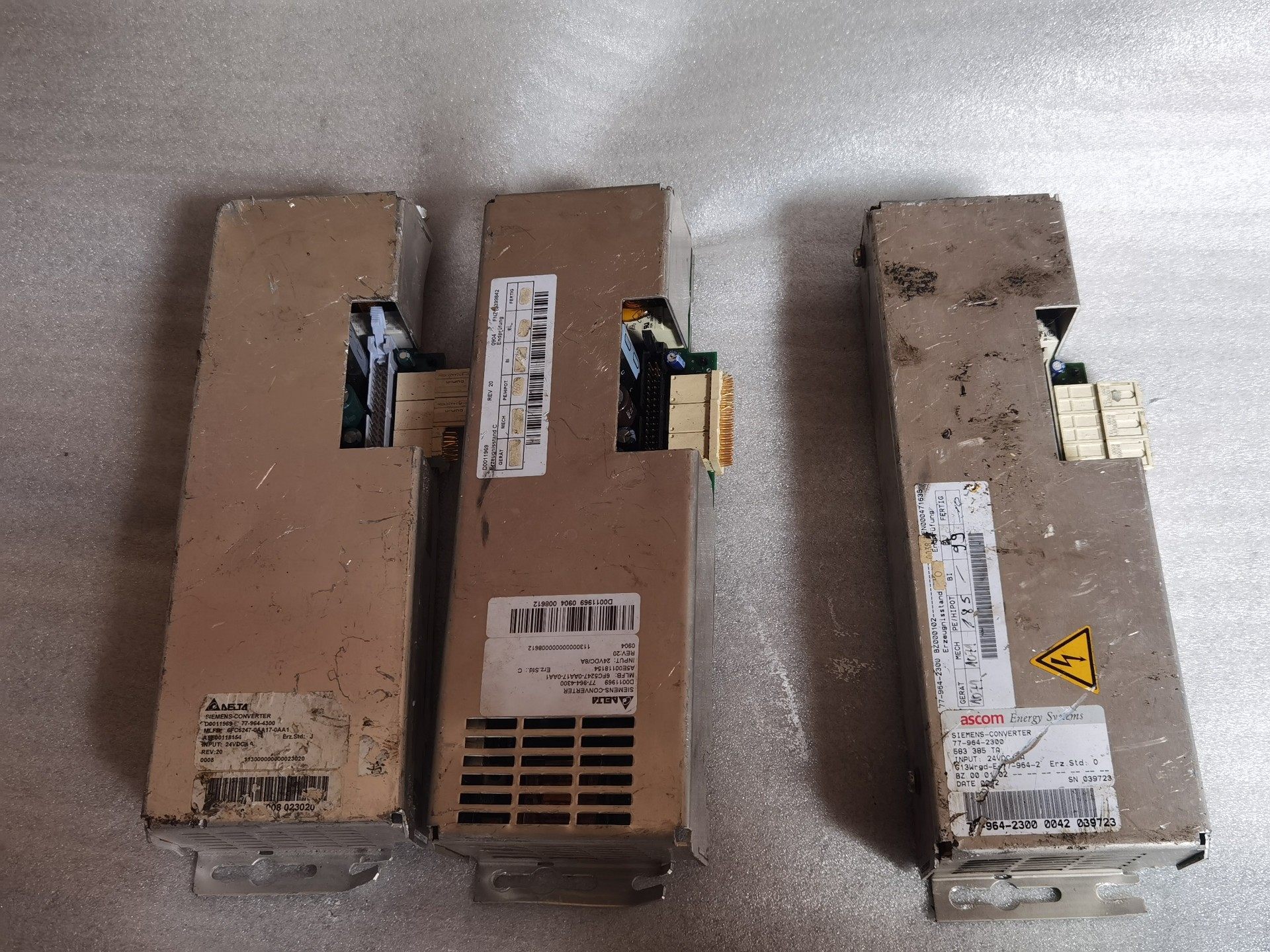 西门子电源77-964-2300详见下图有碰损