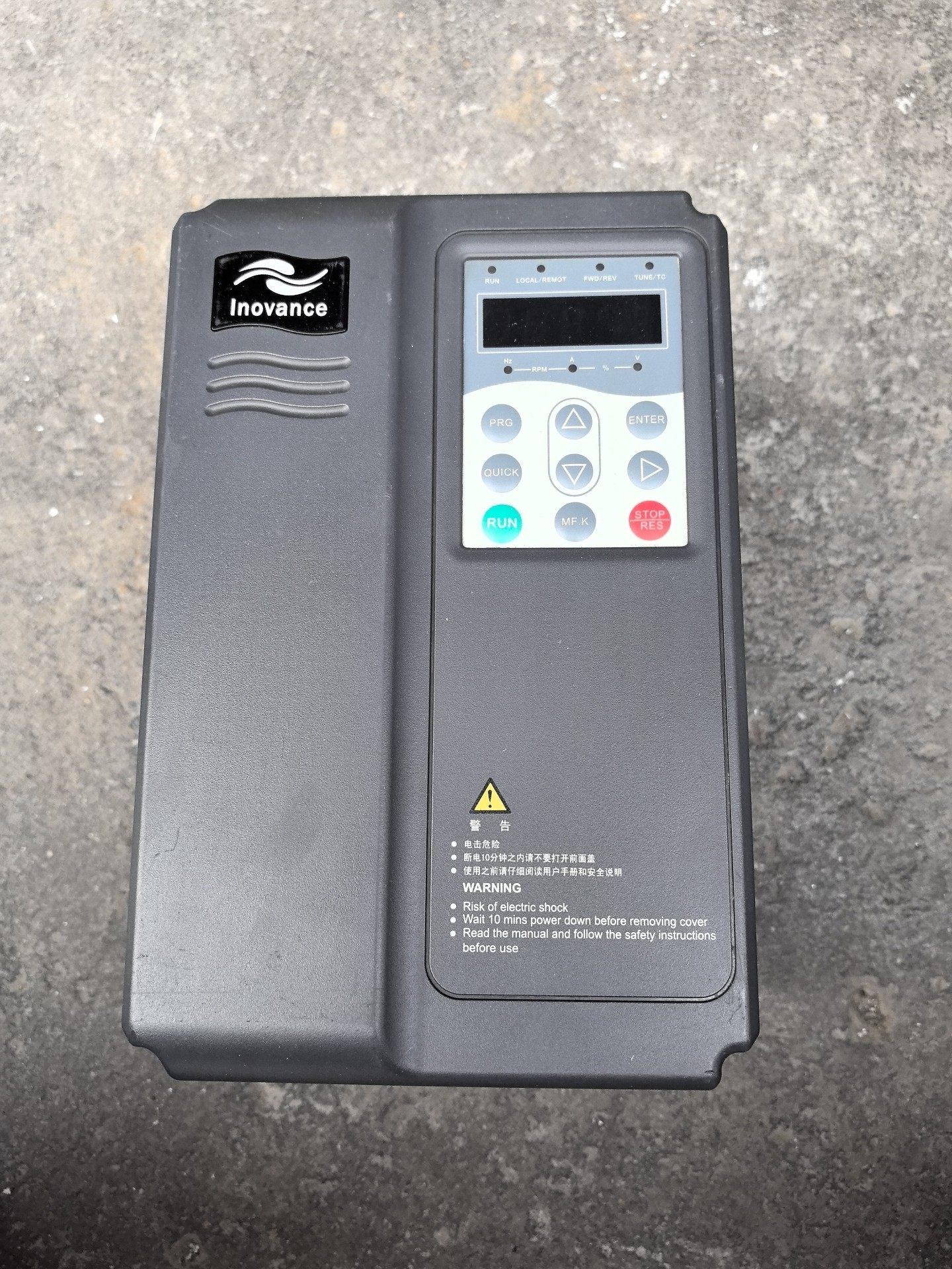 汇川变频器 实物图 功能包好 成色漂亮 安装脚断了一个 MD