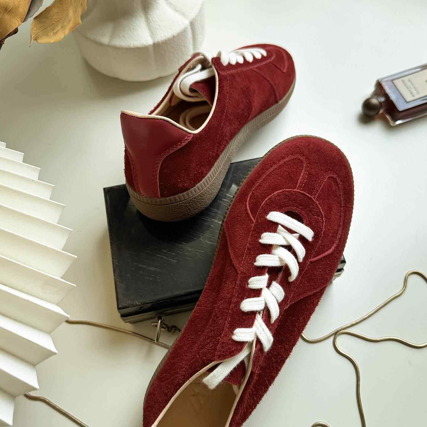 须臾 2025年春秋新款复古真皮超软红色德训鞋女平底运动休闲板鞋,女鞋,德训鞋,淘宝优惠券,粉丝福利购,淘宝优惠卷