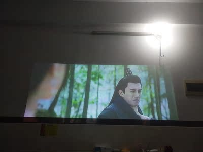 来比下投影仪宝丽来U-5210和坚果T9哪个好，优缺点区别是？