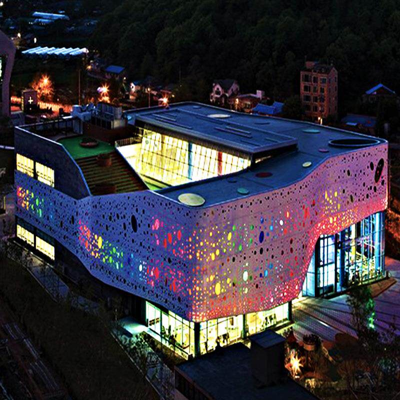 红色氟碳冲孔透光铝单板外墙镂空艺术造型装饰金属材料板建材厂家