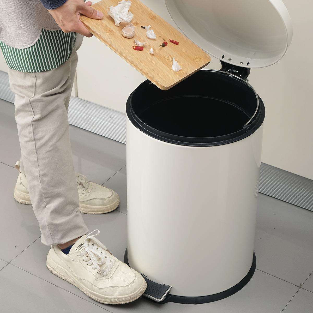 跨境20L家用脚踏翻盖垃圾桶厨房特大号带盖垃圾篓静音缓降卫生桶