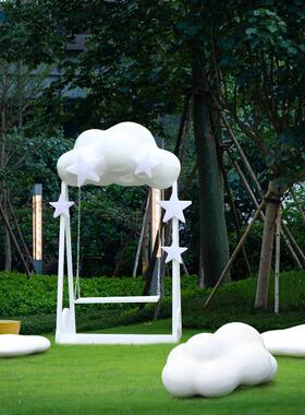 玻璃钢云朵雕塑秋千座椅户外景区网红打卡拍照广场装饰落地大摆件