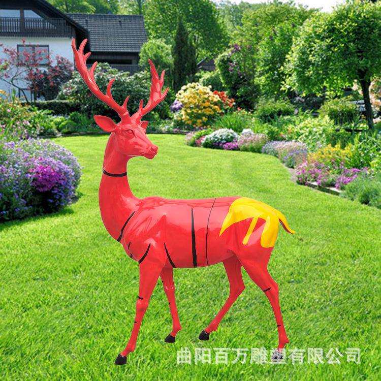 彩绘鹿公鹿雕塑 动物玻璃钢材质 带鹿角的鹿园林装饰摆件
