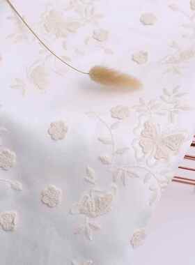 仿VZQ真面雪纺立体蝴蝶刺绣面缎新中料式国丝风布料