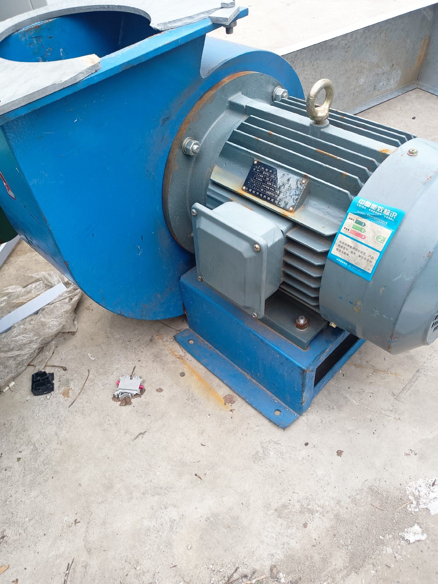 5.5千瓦离心风机一台