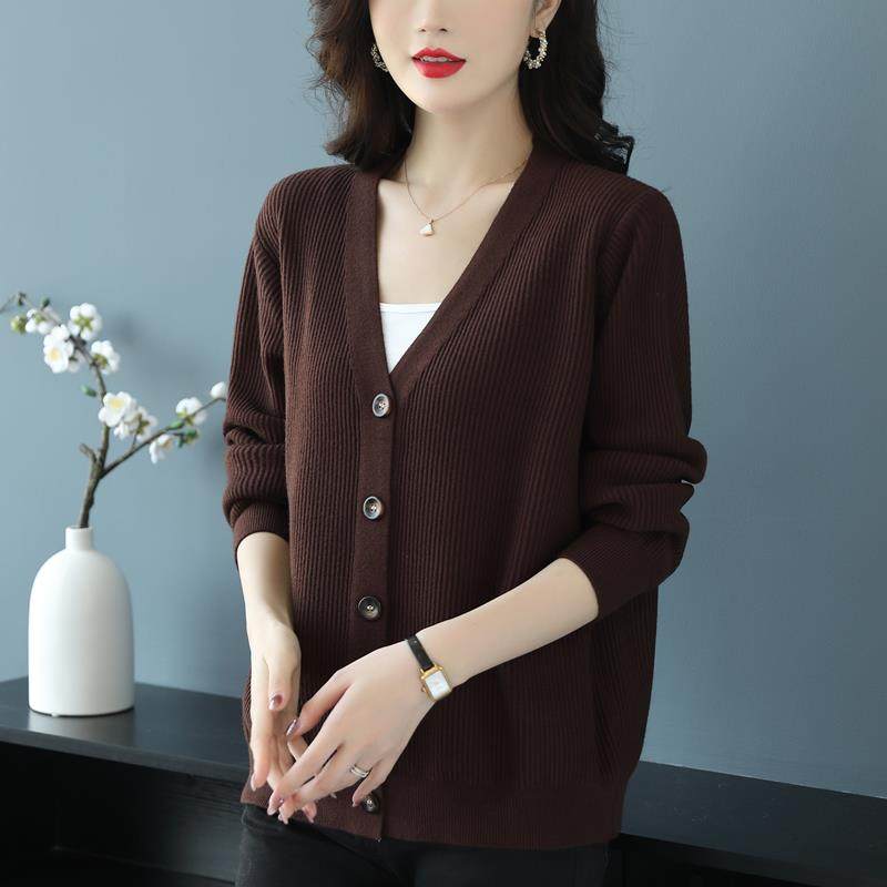 秋冬羊毛衫外套女2022新款中年妈妈装宽松大码加肥针织外搭开衫