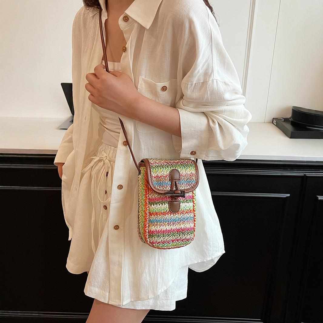 草编手机包女2024新款潮小众设计编织彩虹条百搭单肩包斜挎小方包