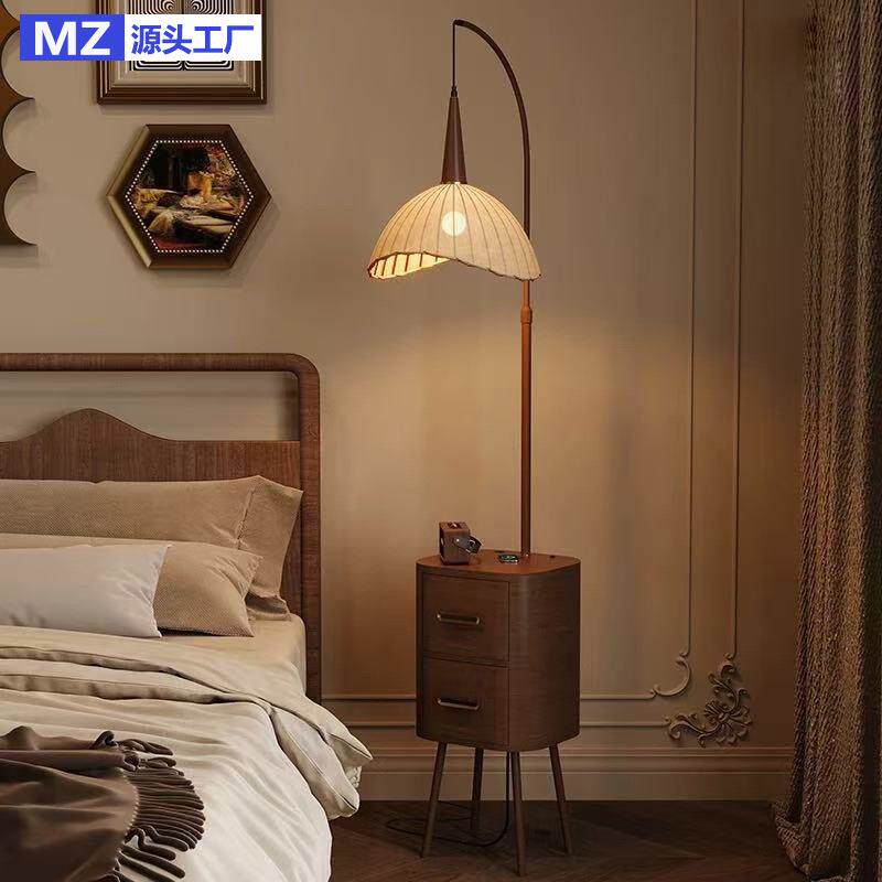 现代简约卧室实木置物架中古风卧室床头柜台灯一体智能复古落地灯