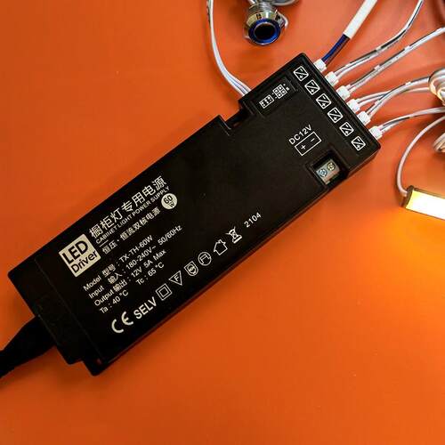 LED12V变压器分控插口24W36W60W100瓦整体橱柜酒展柜低压线条灯带