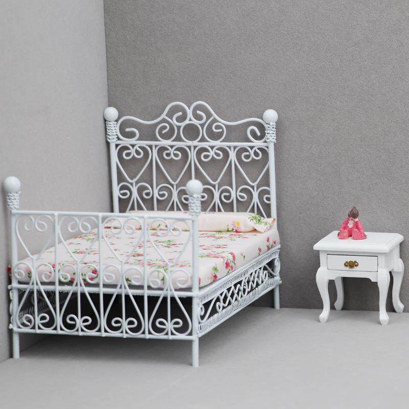 1:12娃娃屋dollhouse迷你家具卧室场景微缩摆件袖珍铁艺双人床