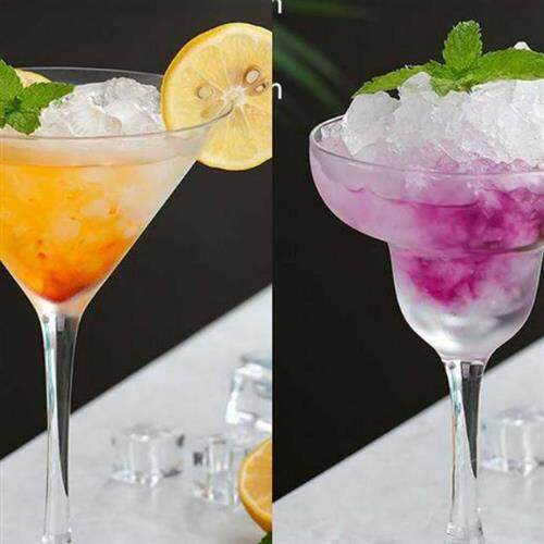 Lead-free crystal margarita glass martini glasses of red
