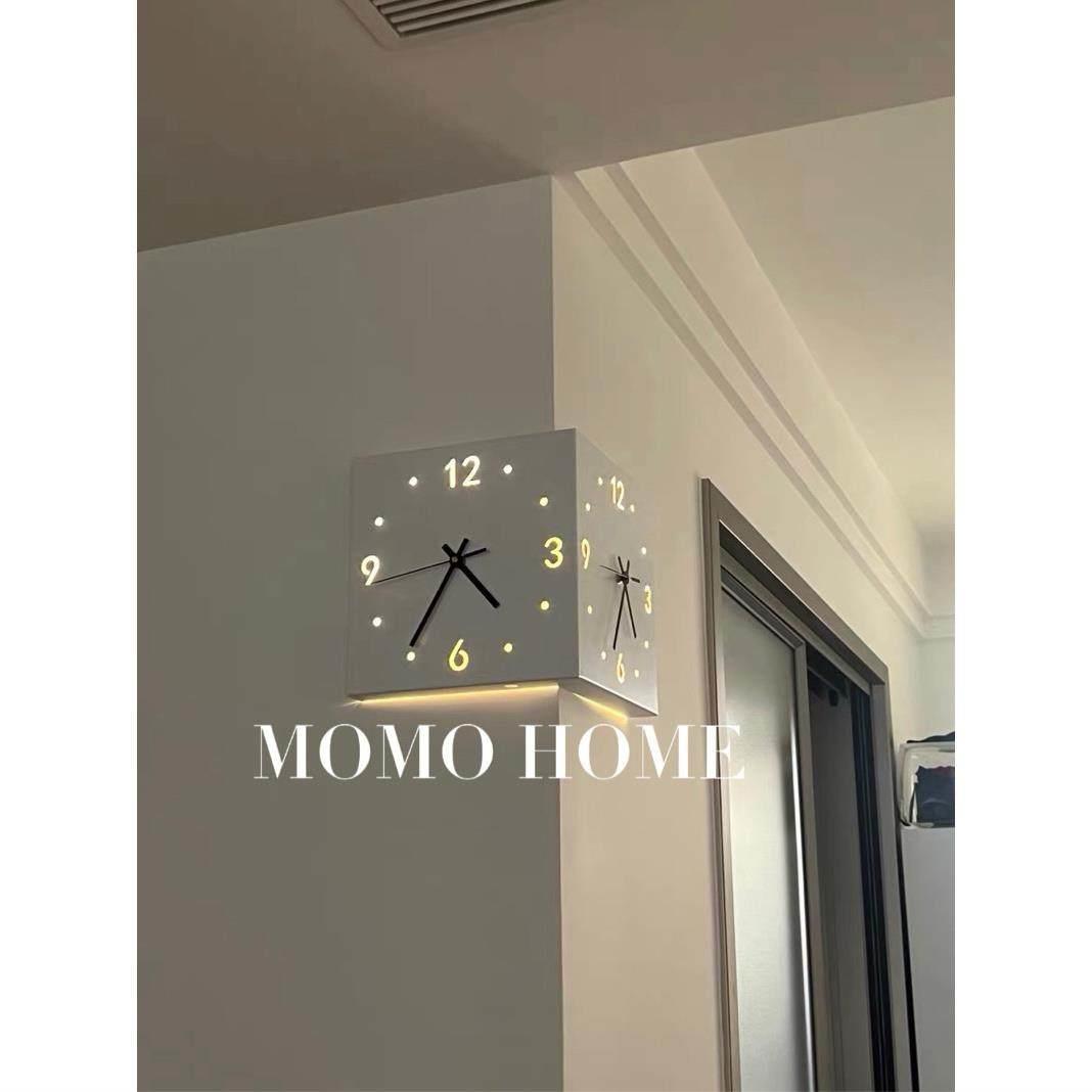 MOMO·发光转角钟声控感应正方形客厅简约双面时钟铁制数字 · 挂