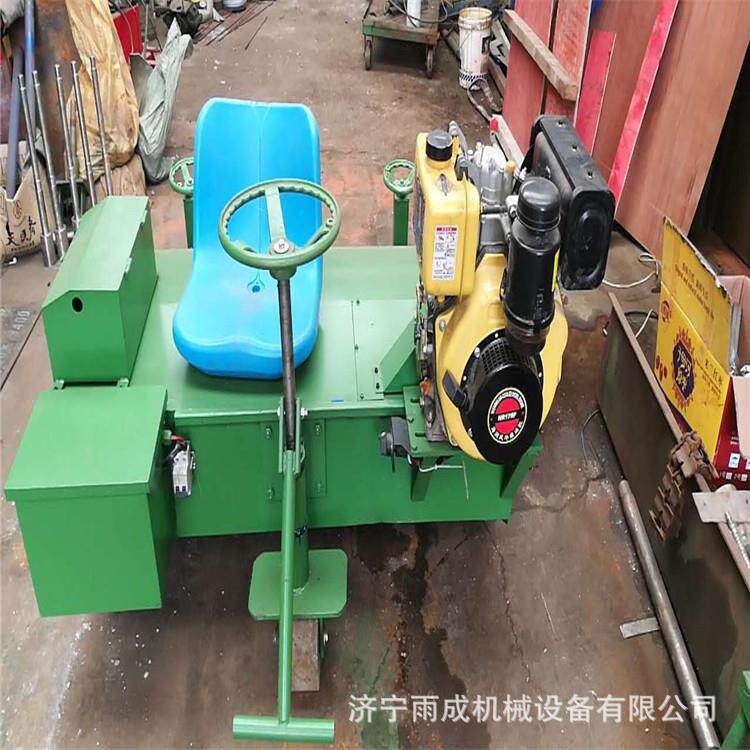 人造草坪梳草机座驾式草坪充砂梳理机操场草坪刷草机图片参数