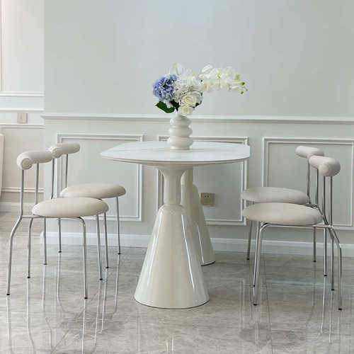 法式奶油风岩板餐桌椅家用2023新款极简白色椭圆形圣杯小户型饭桌