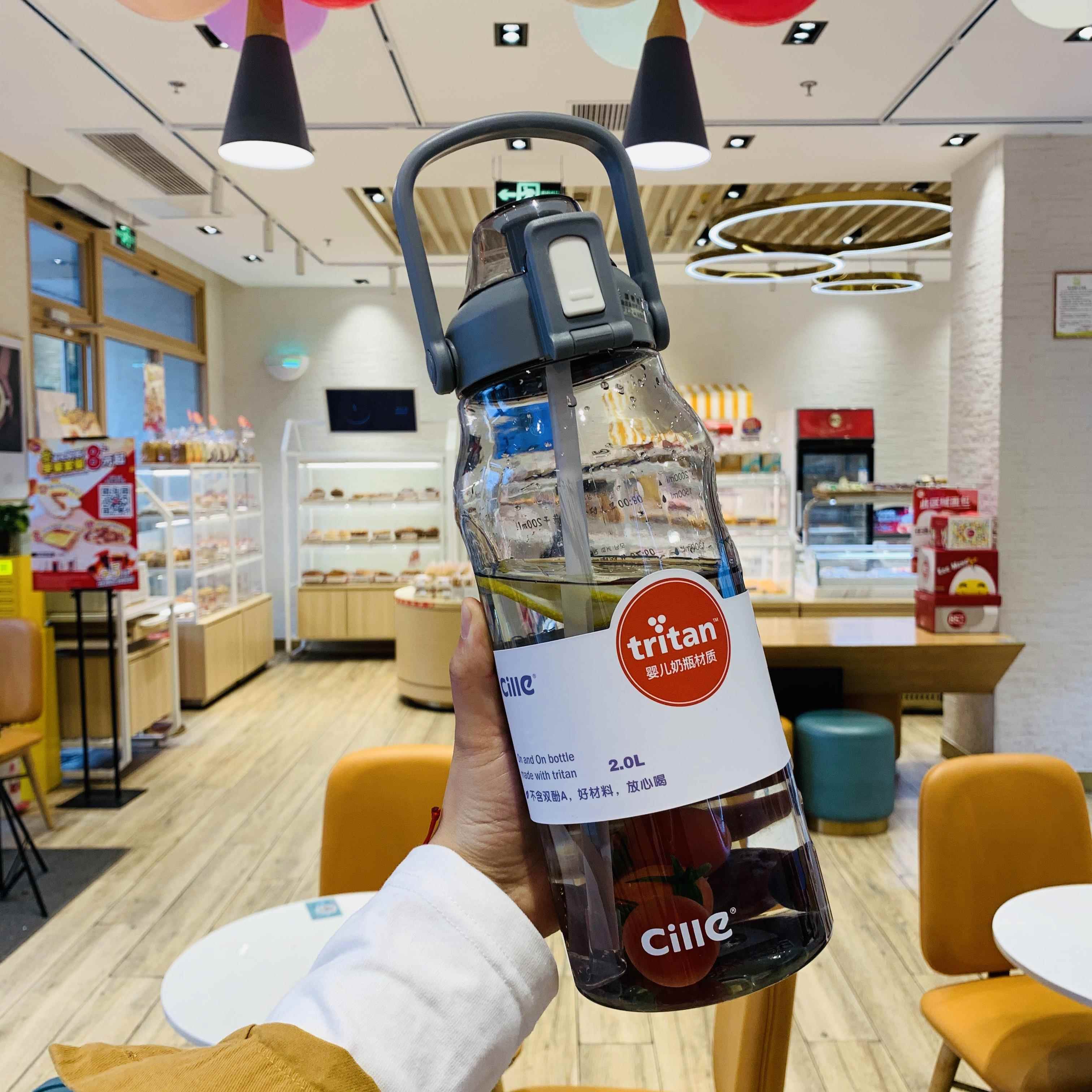 cille希乐大容量水杯2L大水壶运动健身太空杯tritan吸管塑料杯子
