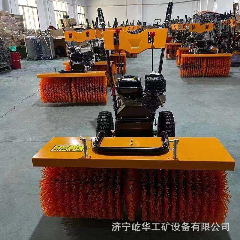 厂家供应手推式小型路面扫雪机汽油手扶物业多功能清雪设备