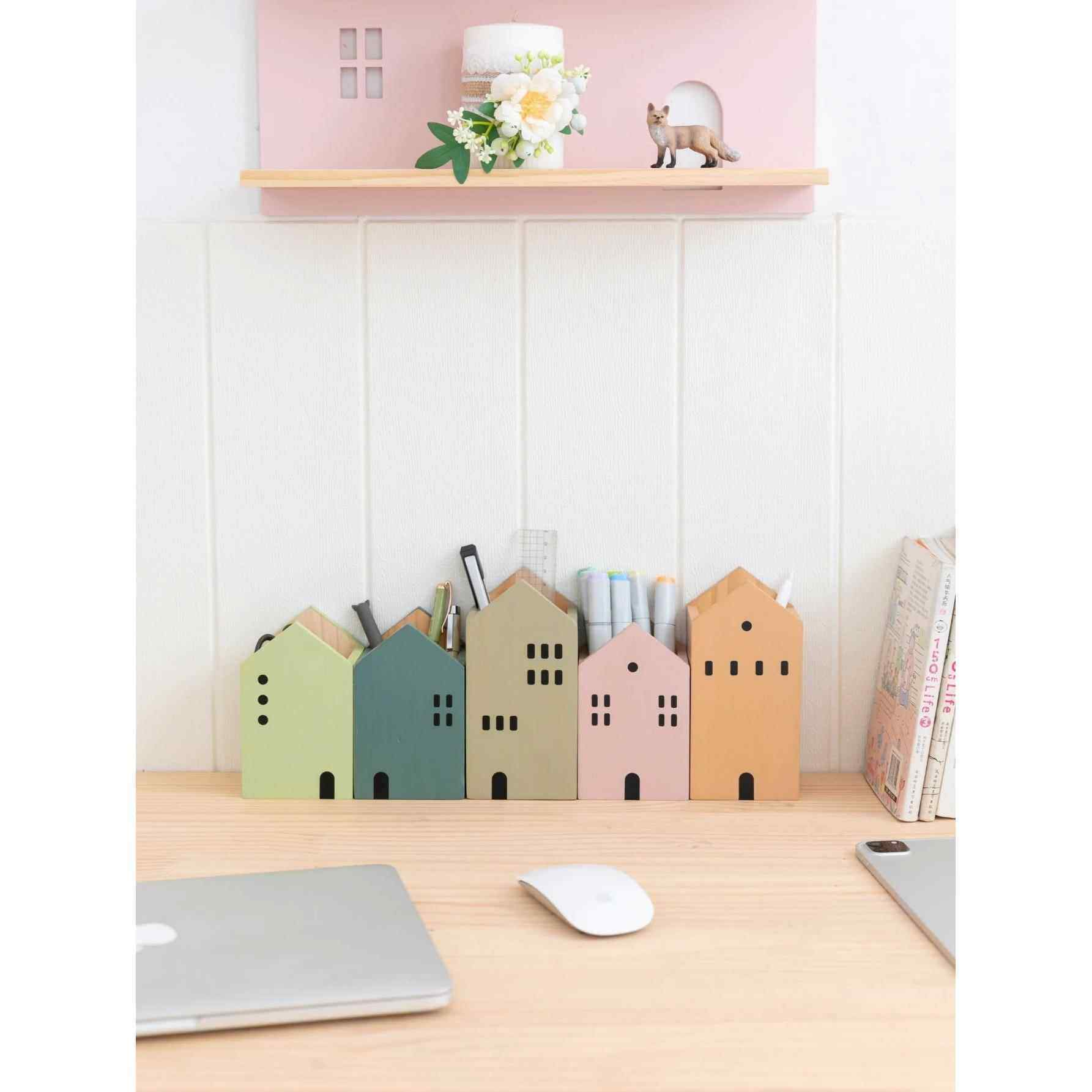 Cartoon House Wooden Pen Holder Pencil container Makeup Brus
