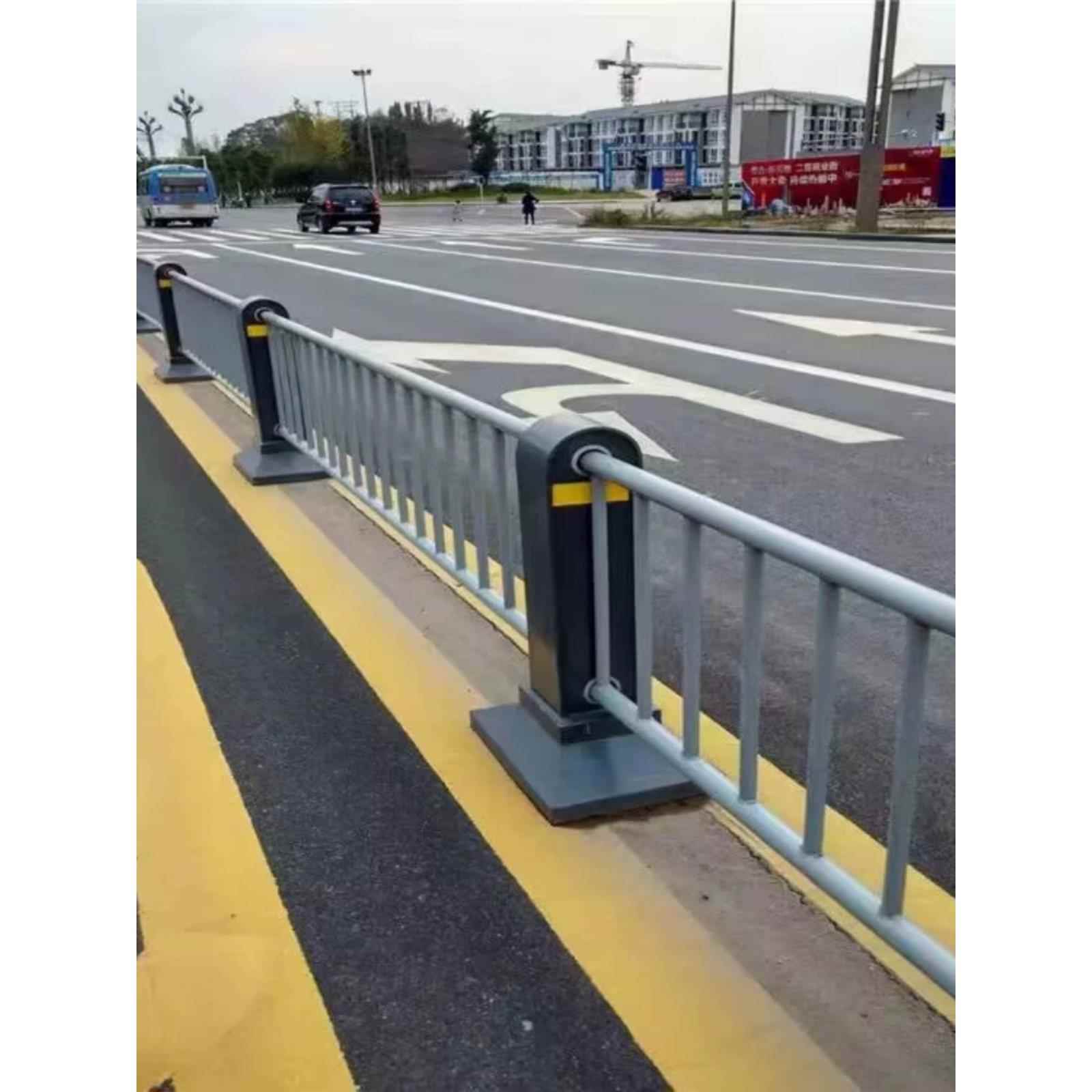 公路中央防撞护栏市政马路人行道两侧隔离栏停车场机非道路防护栏