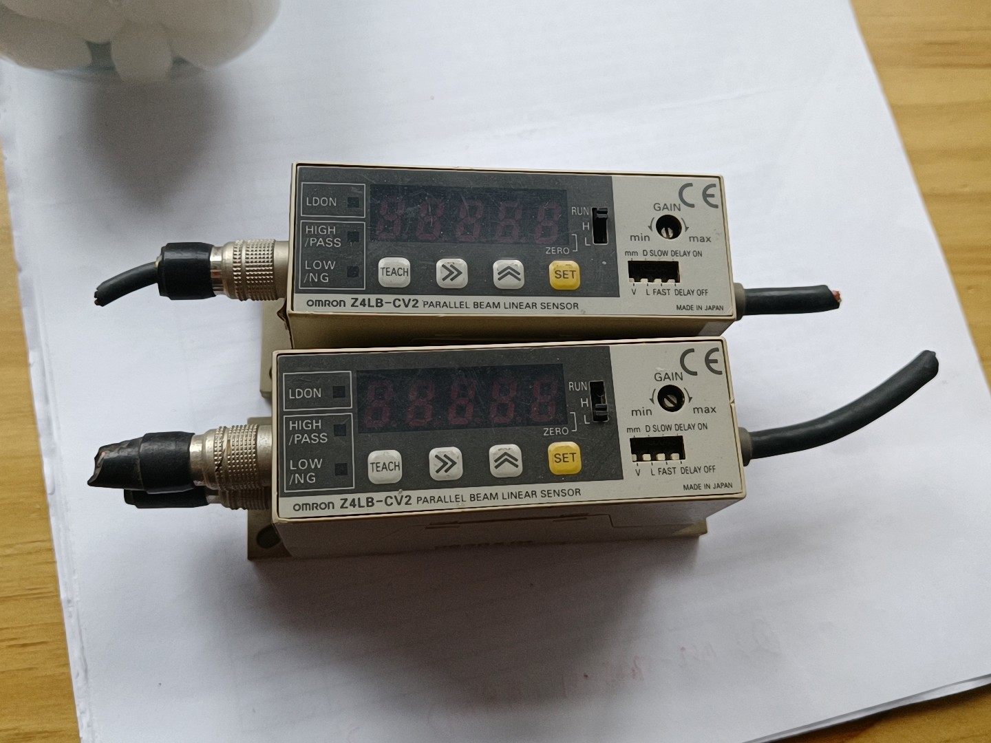 二手Z4LB-CV2欧姆龙OMRON平行光束线性传感器放大器