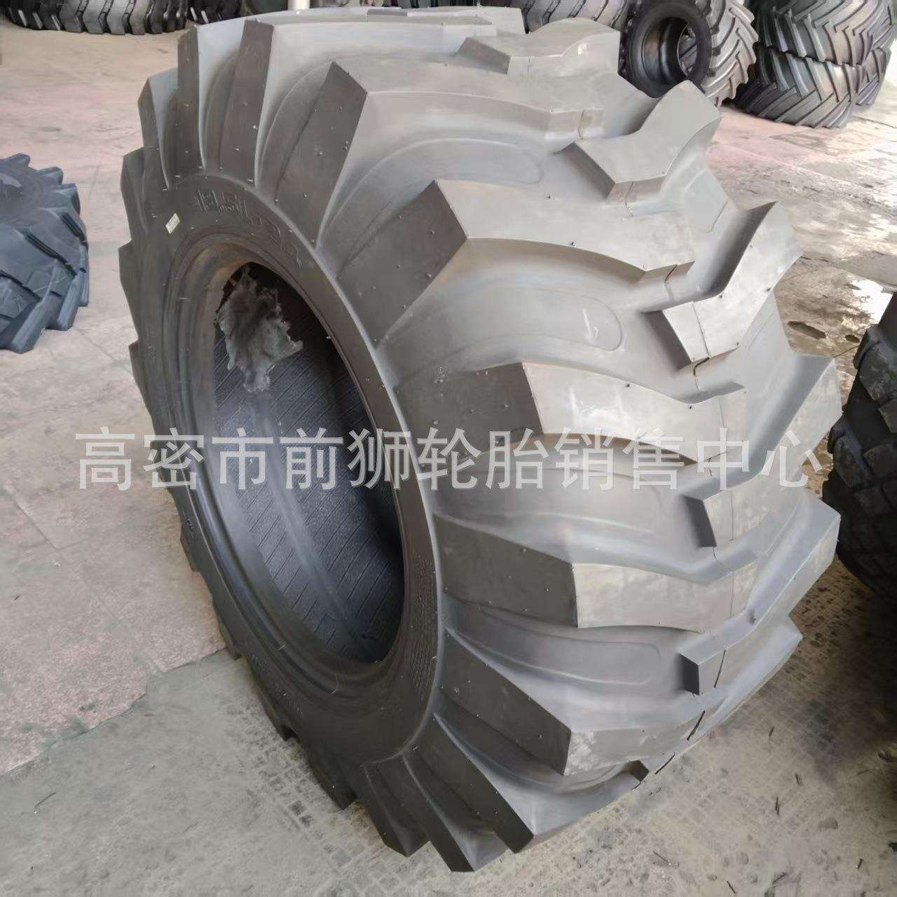安耐驰 工程机械两头忙轮胎 19.5L-24 R-4花纹