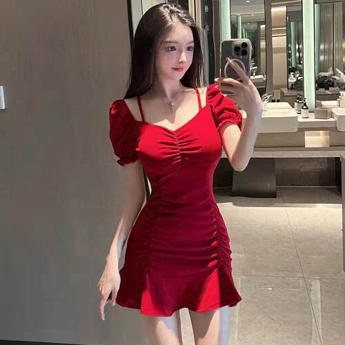 现场直播服装女主播上镜高端纯色风格新年红色法式泡泡袖性感吊带