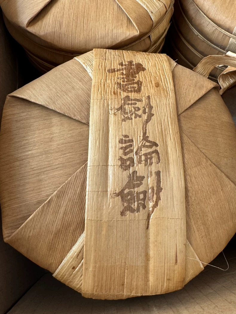 藏客私人定製版 放漏出一批2005年冰島黃金葉雲南普洱生茶357克包郵 普洱茶 BUASHOP普洱老茶