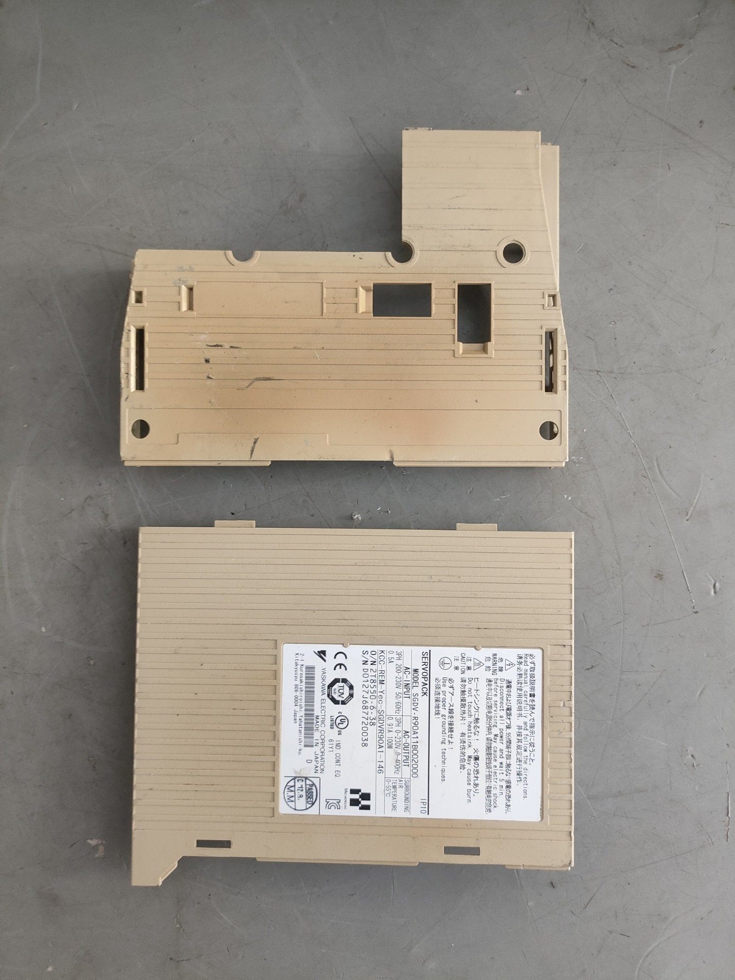 安川伺服驱动器塑料壳两片SGDV-R90A11B002000