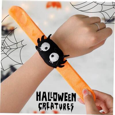 Dress up a pumpkin spider bracelet for a Halloween party手环