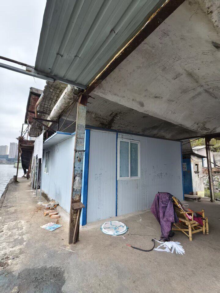 3月27日宜昌湖北宜昌报废水泥趸船一艘拍卖网络拍卖公告