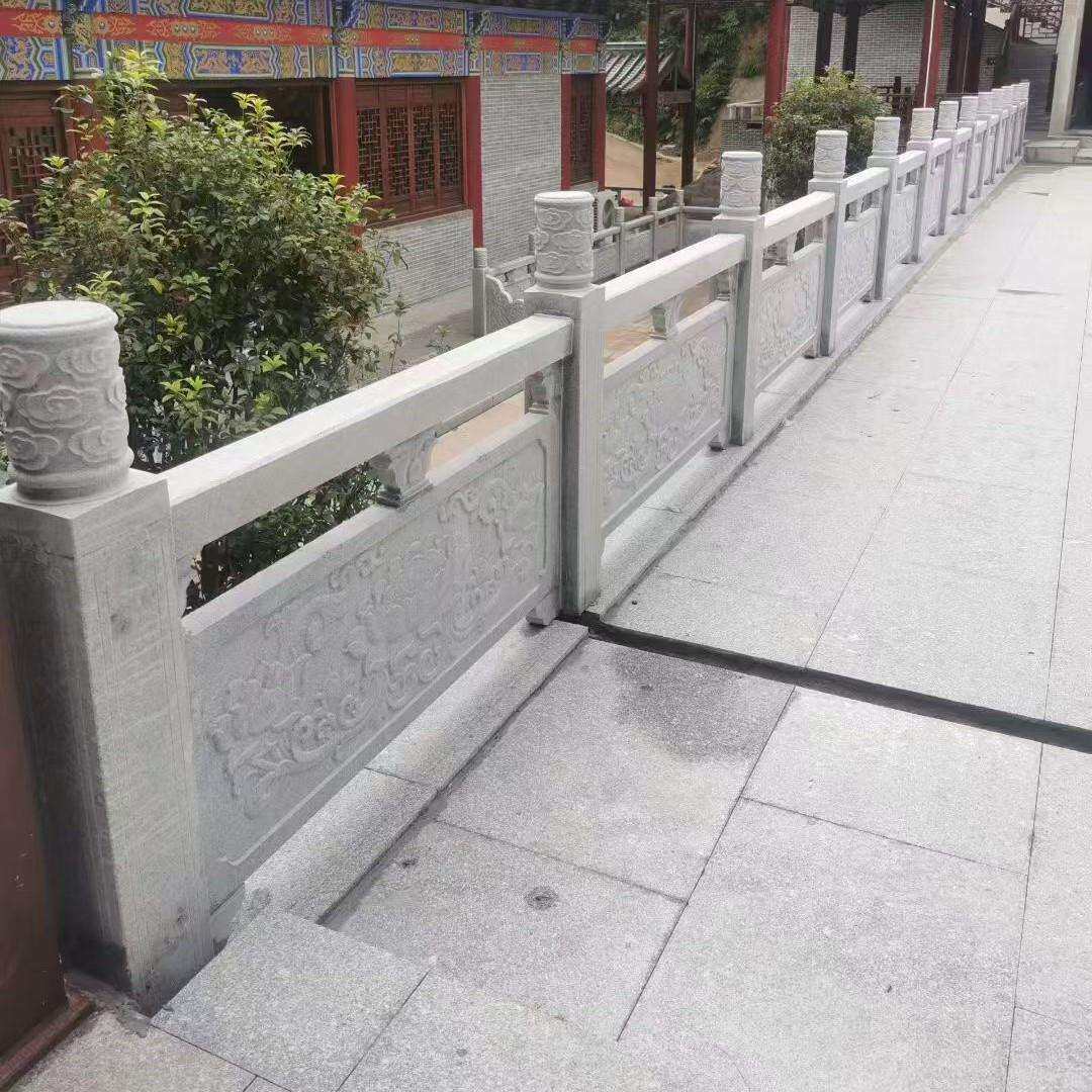 石雕栏板制作花岗岩河道石围栏青石头护栏价格石材雕花石栏杆厂家