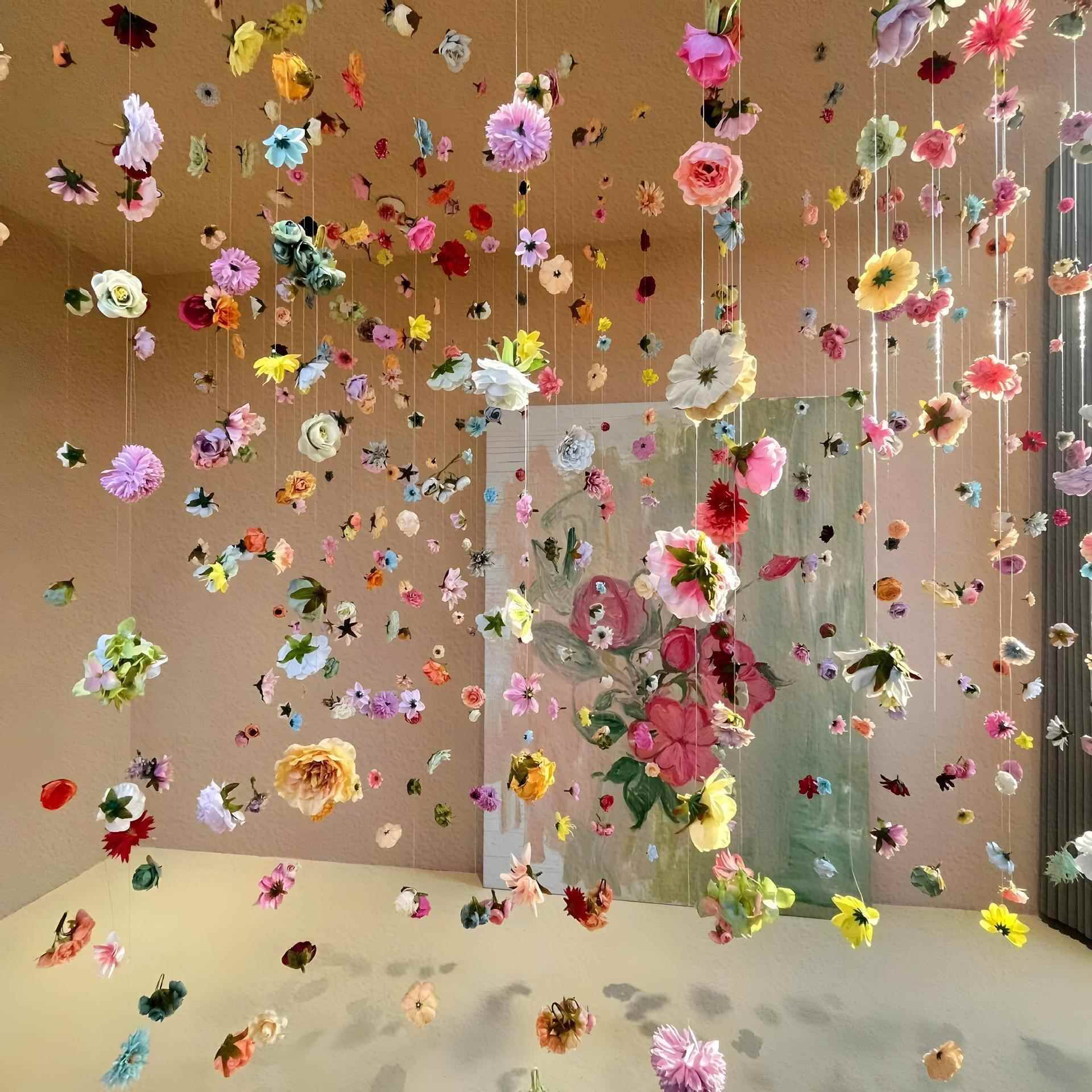 小红书悬浮花门帘环创拍照仿真花帘花瓣雨瀑布花朵场景布置装饰花