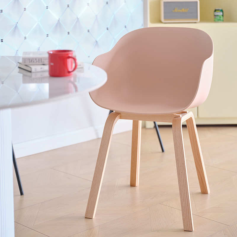 现代简约会议椅高级餐桌椅塑料椅曲木腿轻奢餐椅家用卧室化妆椅子