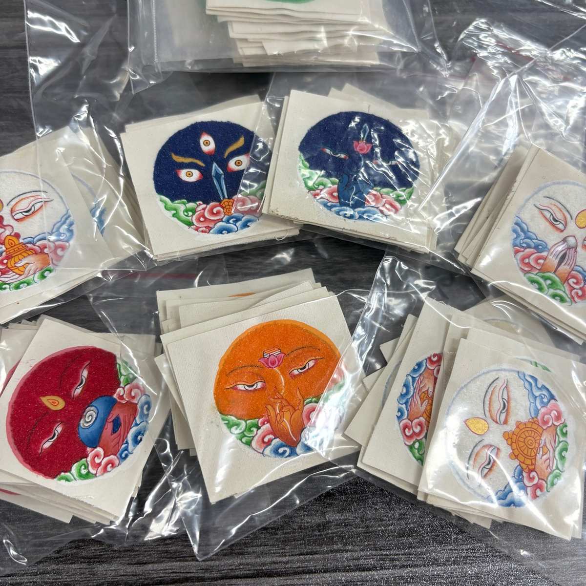 单个价纯手绘天然矿物颜料唐卡八大守护法眼绿度母卡芯3.5cm.